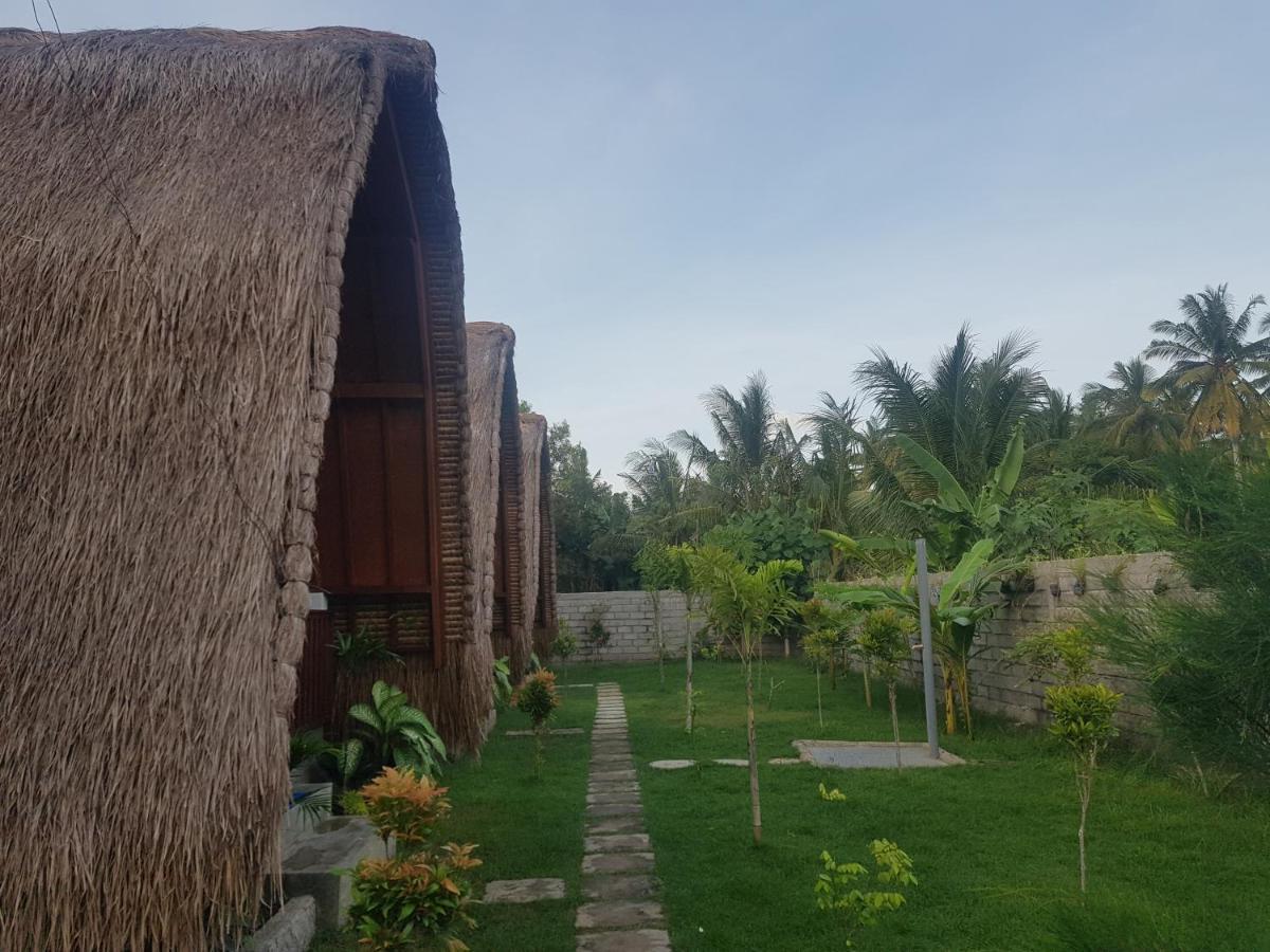 Tropical Sunday Bungalow - Surf And Stay Selong Belanak Εξωτερικό φωτογραφία